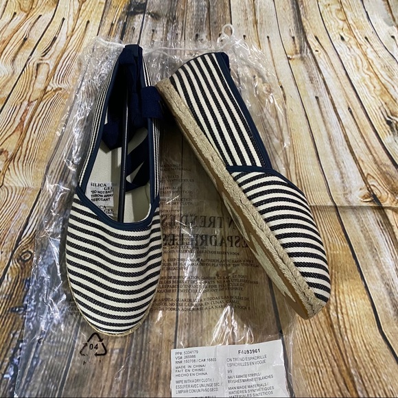 Avon Shoes - Avon On Trend Navy Blue Stripped Espadrille Size 9